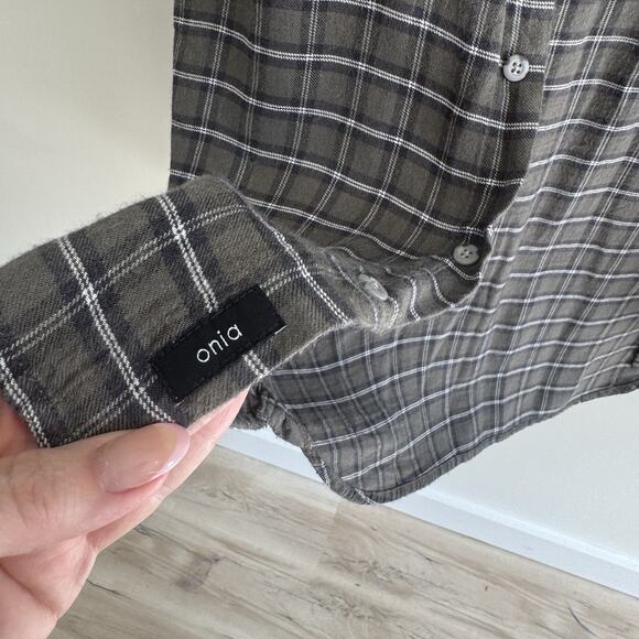 Mens Onia Grey Button Down Collared Viscose Shirt Medium CD4441 - Picture 3 of 5